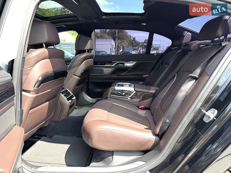 Седан BMW 7 Series 2020 в Львове