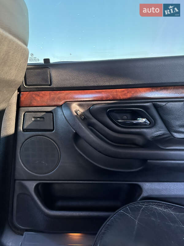 Седан BMW 7 Series 2000 в Черновцах