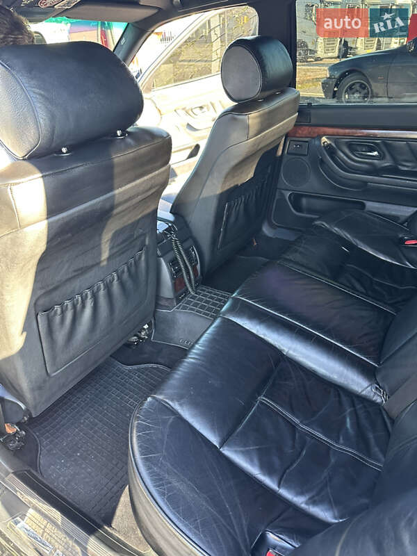 Седан BMW 7 Series 2000 в Черновцах