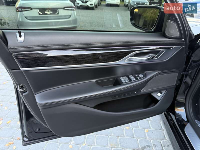 Седан BMW 7 Series 2021 в Виннице