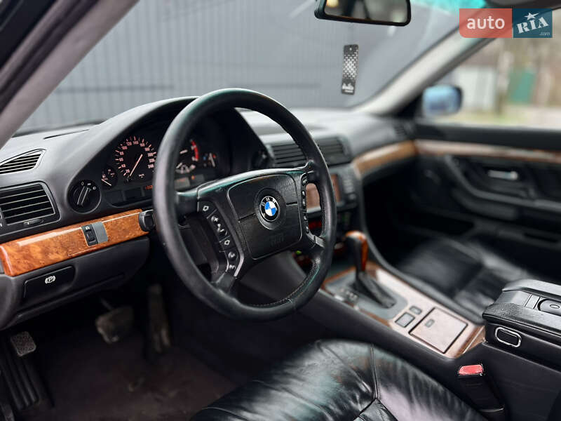 Седан BMW 7 Series 2001 в Виннице