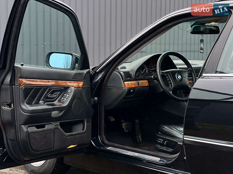 Седан BMW 7 Series 2001 в Виннице