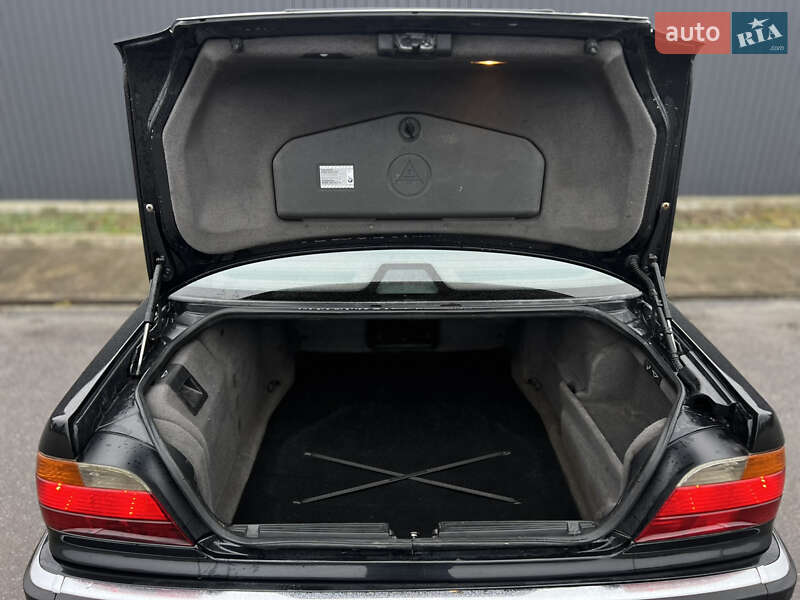 Седан BMW 7 Series 2001 в Виннице