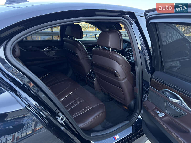 Седан BMW 7 Series 2017 в Мукачево