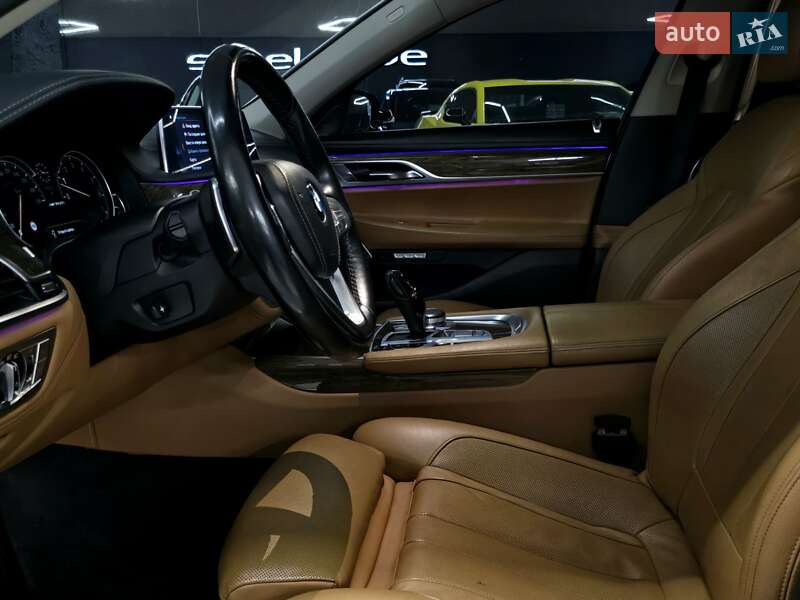 Седан BMW 7 Series 2015 в Николаеве