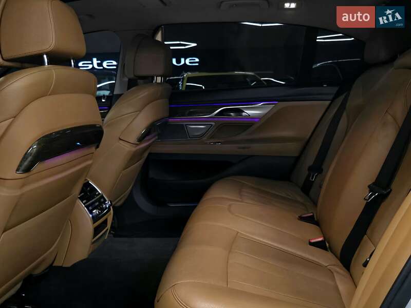 Седан BMW 7 Series 2015 в Николаеве