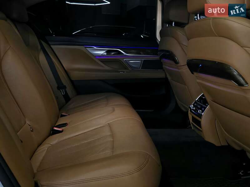 Седан BMW 7 Series 2015 в Николаеве
