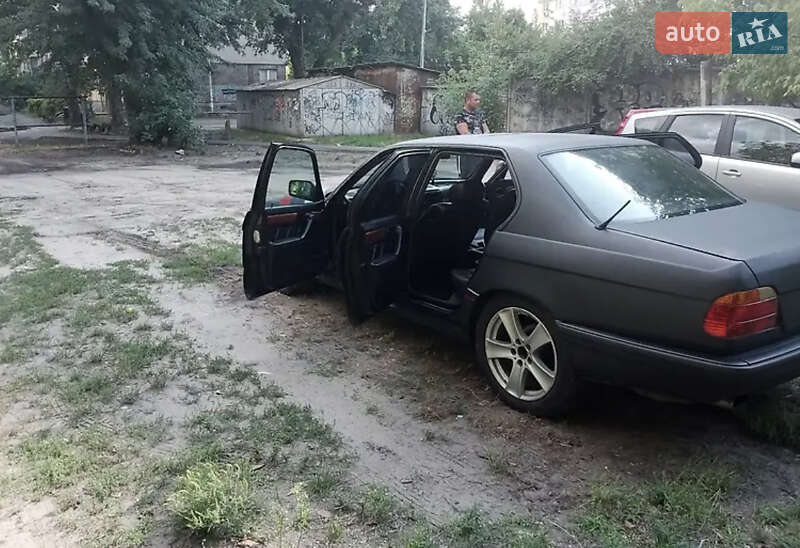 Седан BMW 7 Series 1989 в Кременчуці