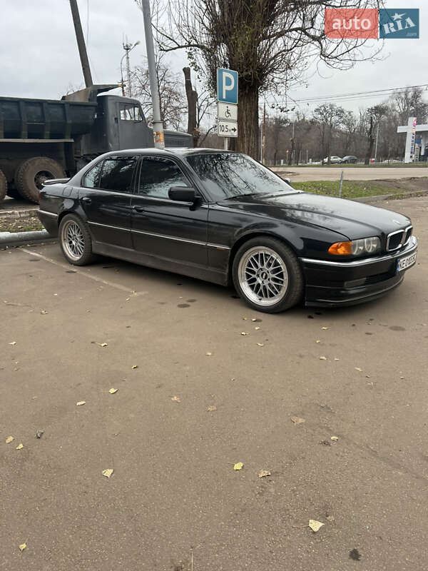 Седан BMW 7 Series 2000 в Кривому Розі