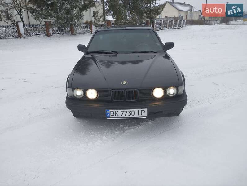 Седан BMW 7 Series 1989 в Кременце