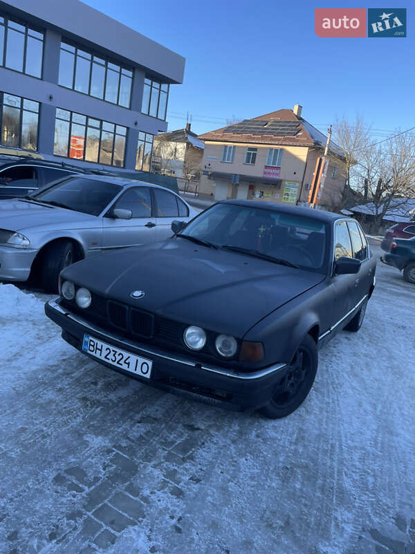 Седан BMW 7 Series 1988 в Щирце