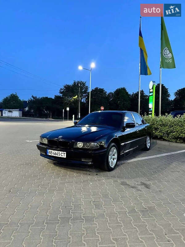 Седан BMW 7 Series 1995 в Виннице