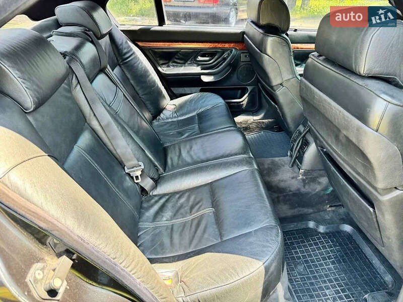 Седан BMW 7 Series 1995 в Виннице