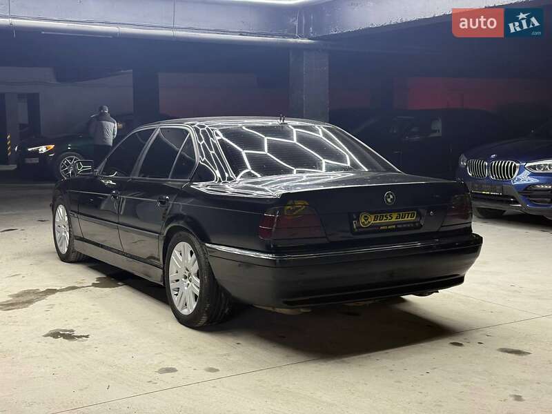 Седан BMW 7 Series 2000 в Чернівцях