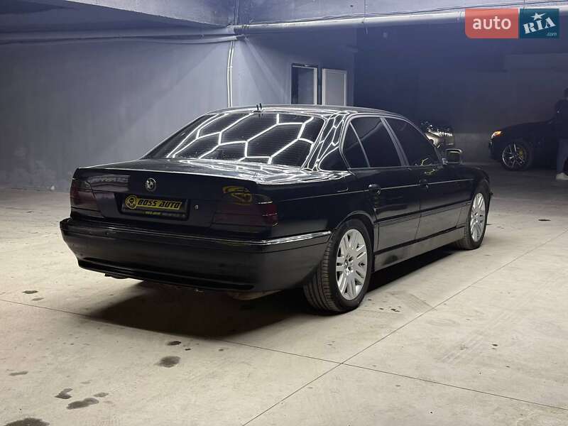 Седан BMW 7 Series 2000 в Чернівцях