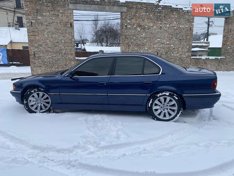 Седан BMW 7 Series 2000 в Ровно