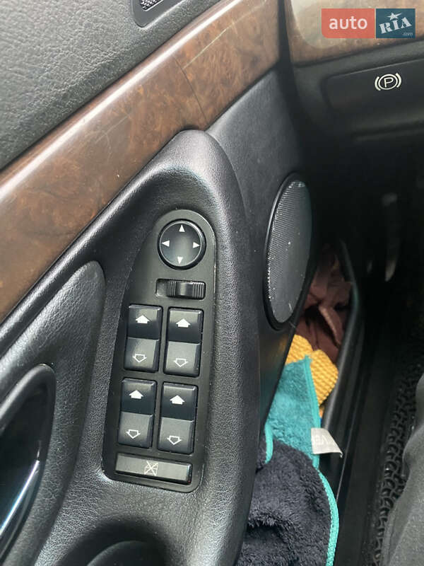 Седан BMW 7 Series 2000 в Ровно