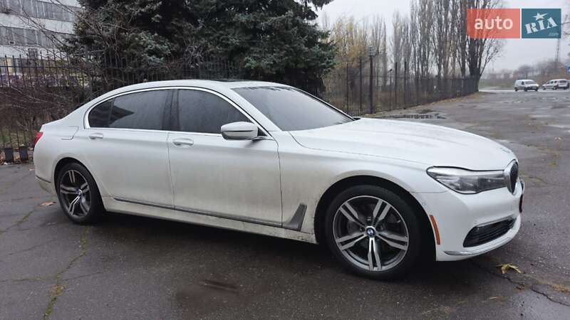 Седан BMW 7 Series 2015 в Миколаєві