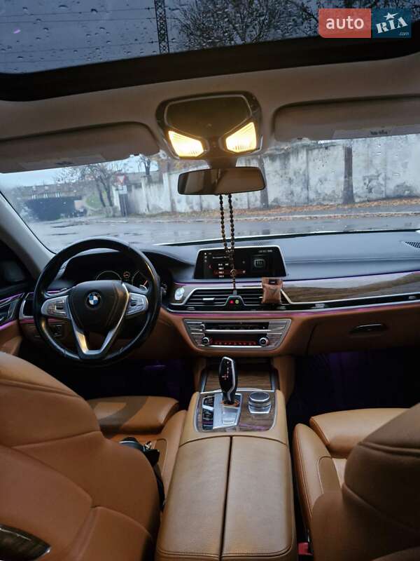 Седан BMW 7 Series 2015 в Миколаєві