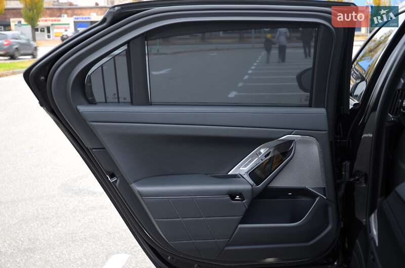 Седан BMW 7 Series 2024 в Киеве