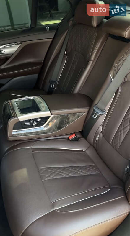 Седан BMW 7 Series 2016 в Львове фото 13 Седан BMW 7 Series 2016 в Львове