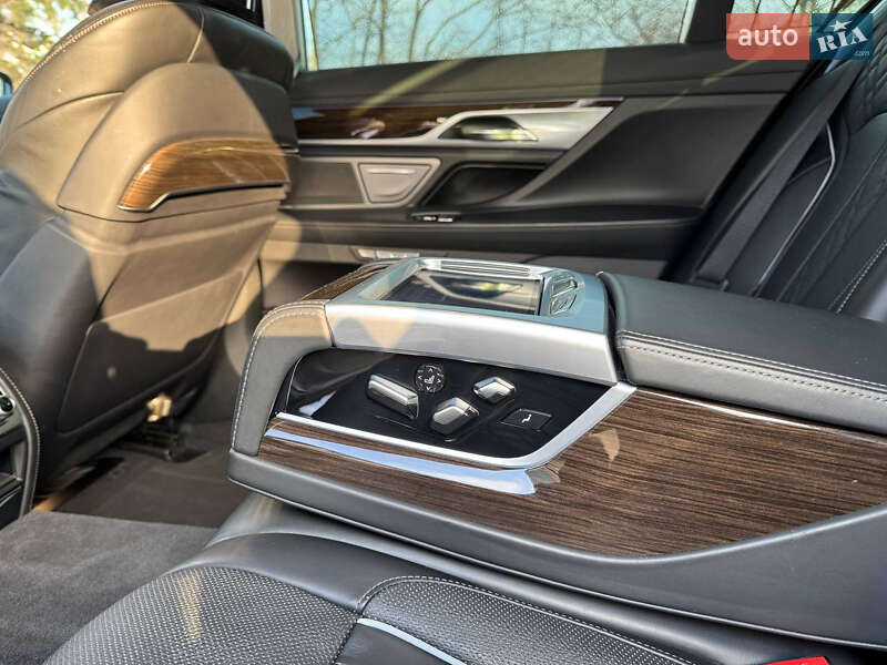 Седан BMW 7 Series 2016 в Киеве