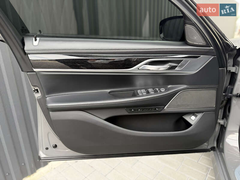 Седан BMW 7 Series 2021 в Мукачево