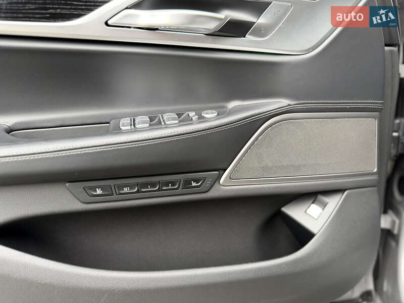 Седан BMW 7 Series 2021 в Мукачево