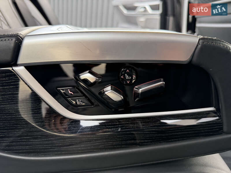 Седан BMW 7 Series 2021 в Мукачево