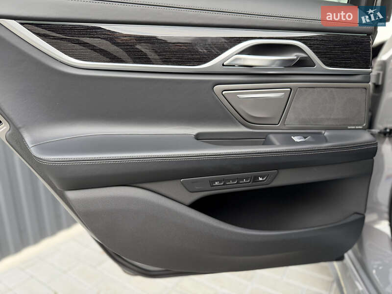 Седан BMW 7 Series 2021 в Мукачево