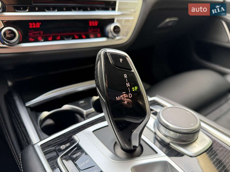 Седан BMW 7 Series 2021 в Мукачево