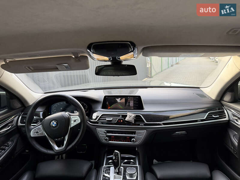 Седан BMW 7 Series 2021 в Мукачево