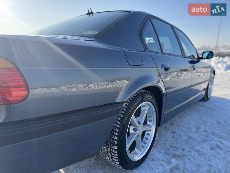 Седан BMW 7 Series 2001 в Ровно