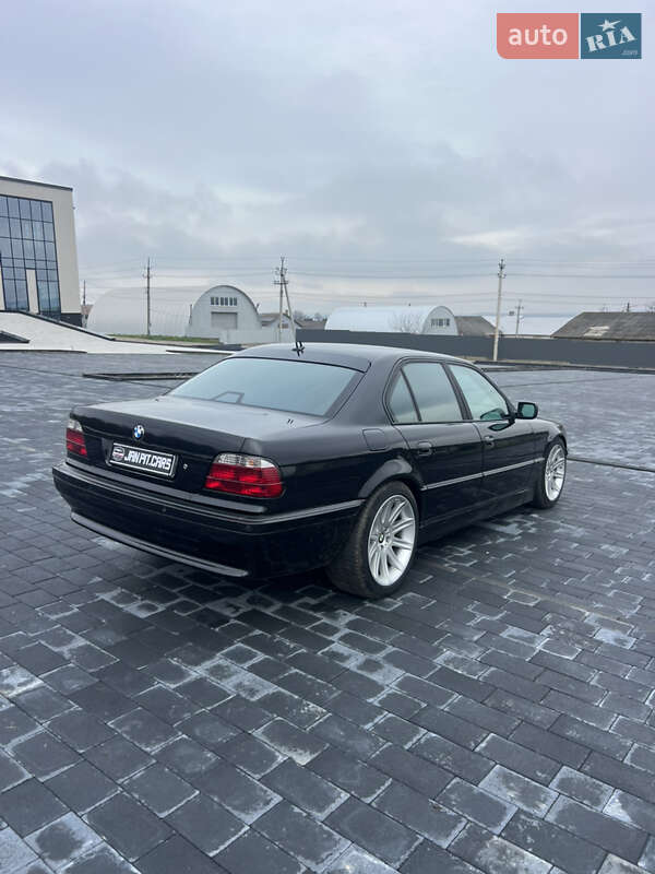 Седан BMW 7 Series 2000 в Новоселице