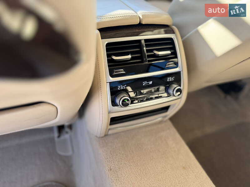 Седан BMW 7 Series 2019 в Гатном