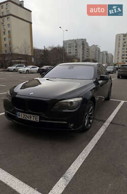 Седан BMW 7 Series 2012 в Вишневом