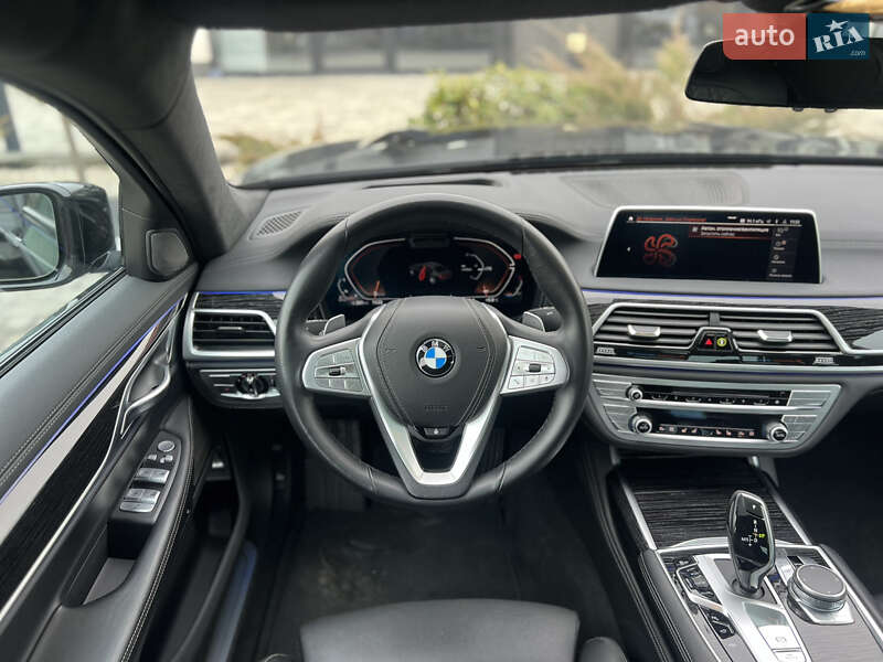 Седан BMW 7 Series 2022 в Ужгороде