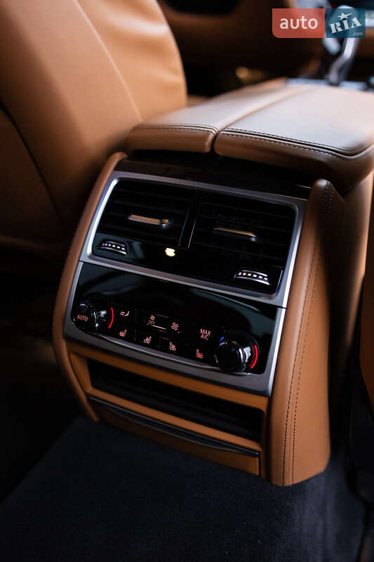 Седан BMW 7 Series 2019 в Львове