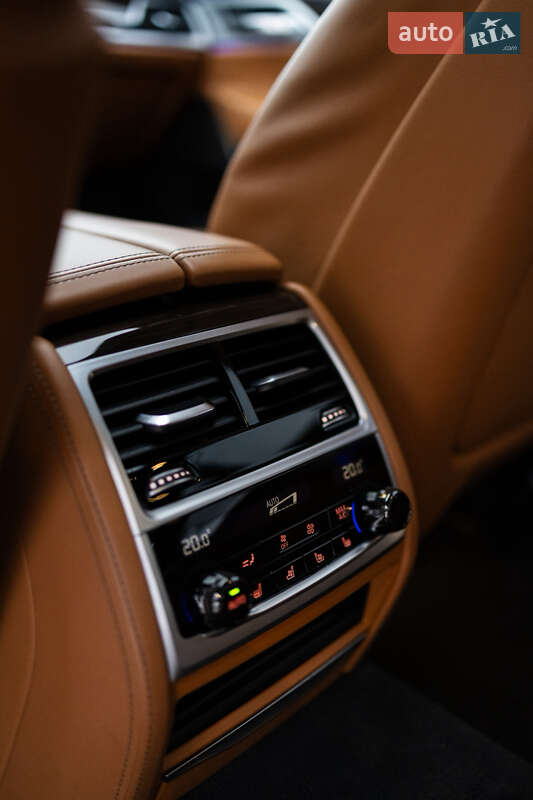 Седан BMW 7 Series 2019 в Львове