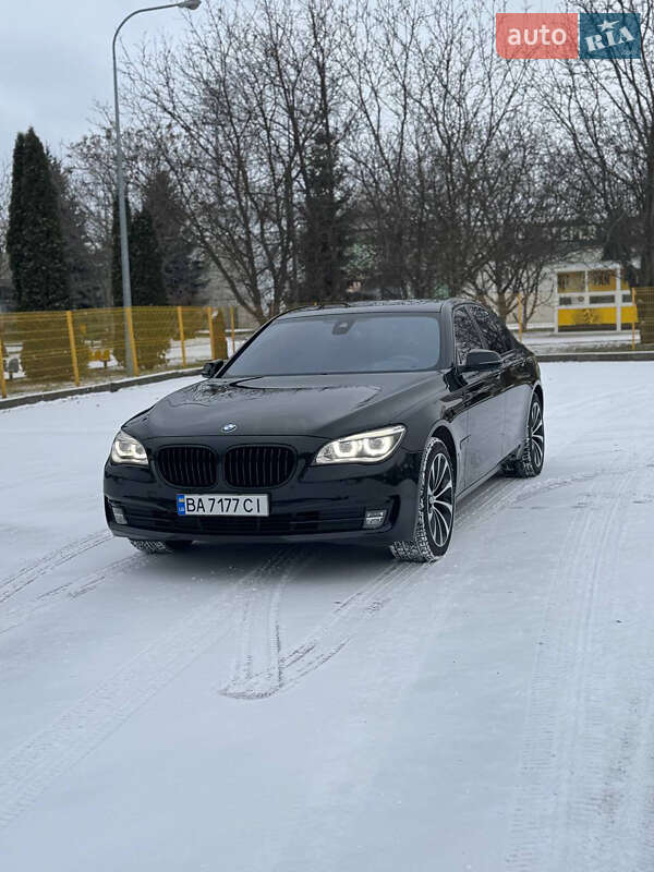 Седан BMW 7 Series 2013 в Александрие