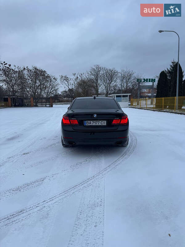 Седан BMW 7 Series 2013 в Александрие