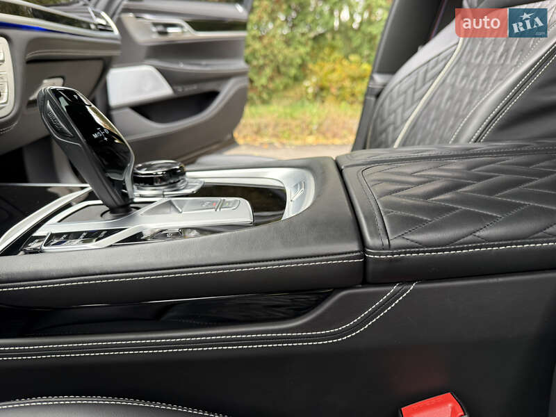 Седан BMW 7 Series 2020 в Ровно