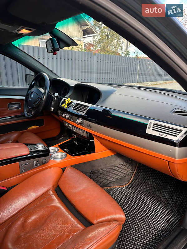 Седан BMW 7 Series 2005 в Долине