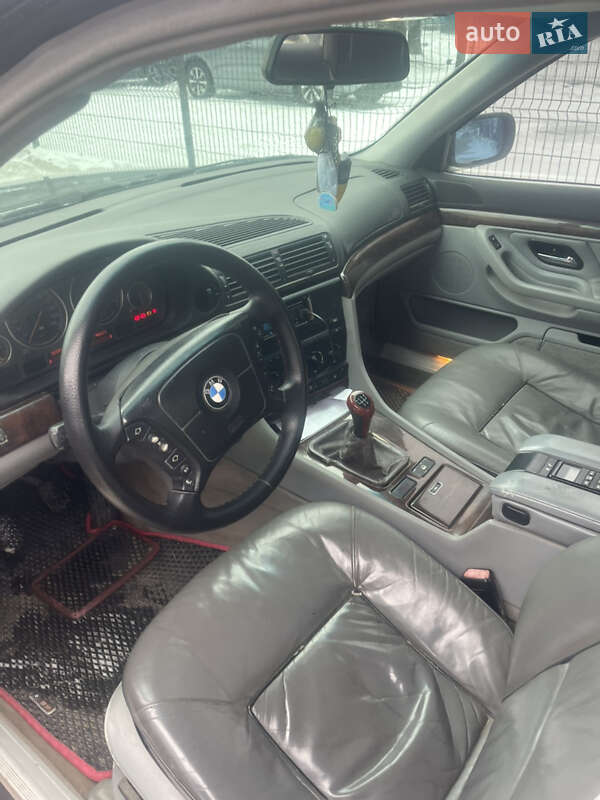 Седан BMW 7 Series 1995 в Чернівцях