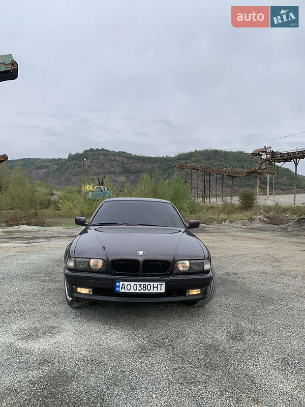 Седан BMW 7 Series 1994 в Виноградове