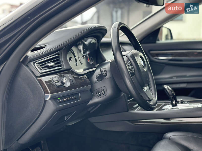 Седан BMW 7 Series 2013 в Владимире