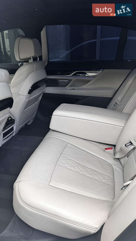 Седан BMW 7 Series 2016 в Львове