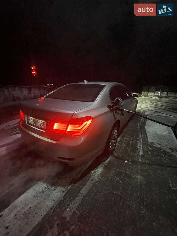 Седан BMW 7 Series 2010 в Дубровице