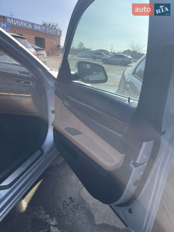 Седан BMW 7 Series 2010 в Дубровице