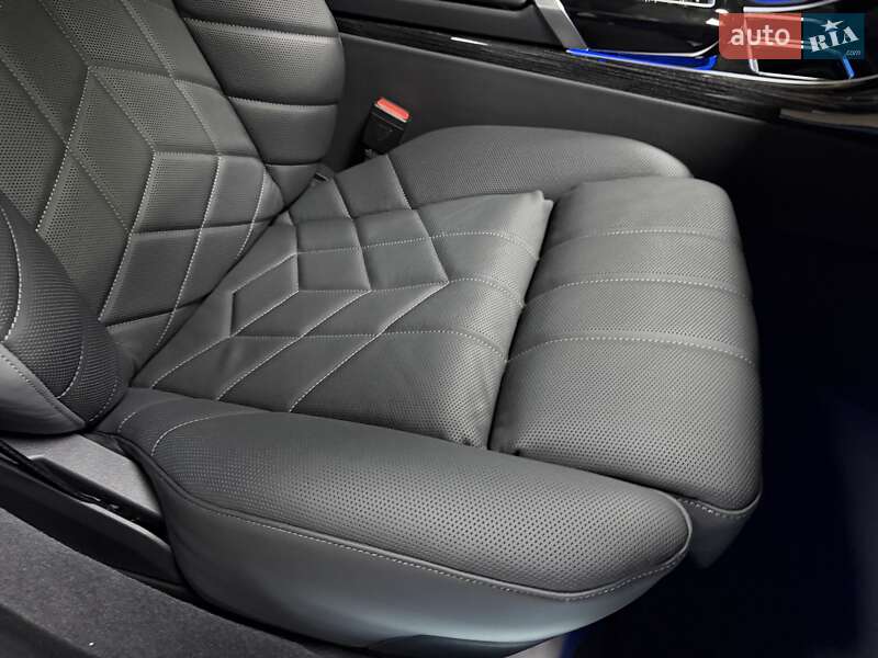 Седан BMW 7 Series 2024 в Киеве